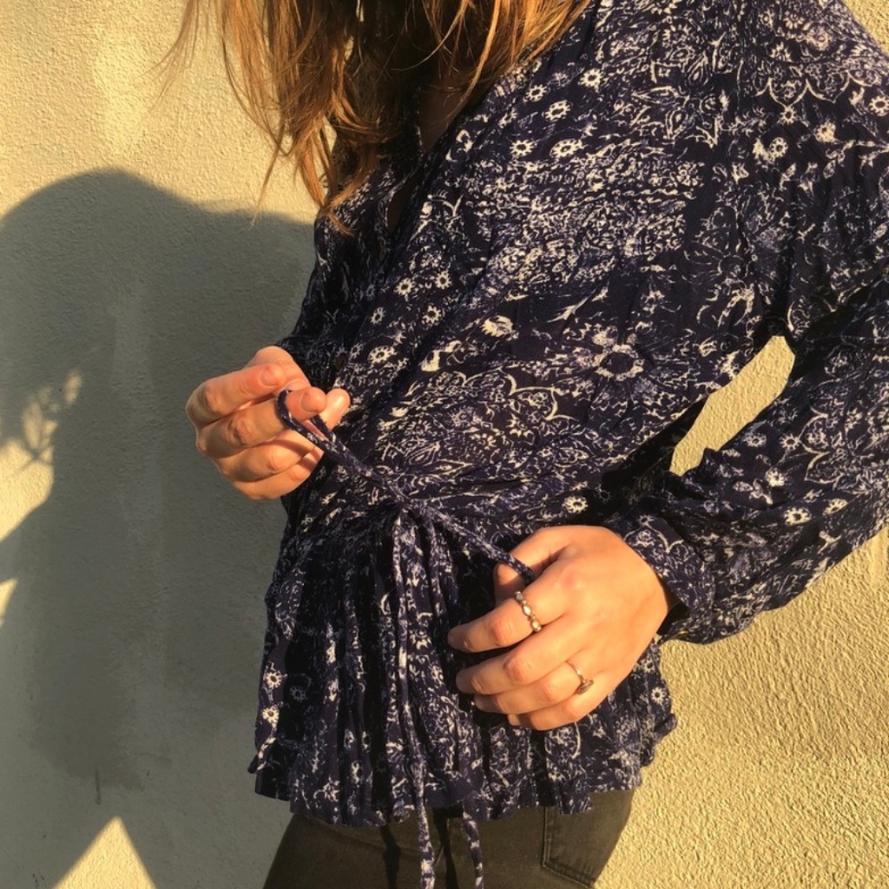 ~flowy blouse~ - Picture 3 of 3
